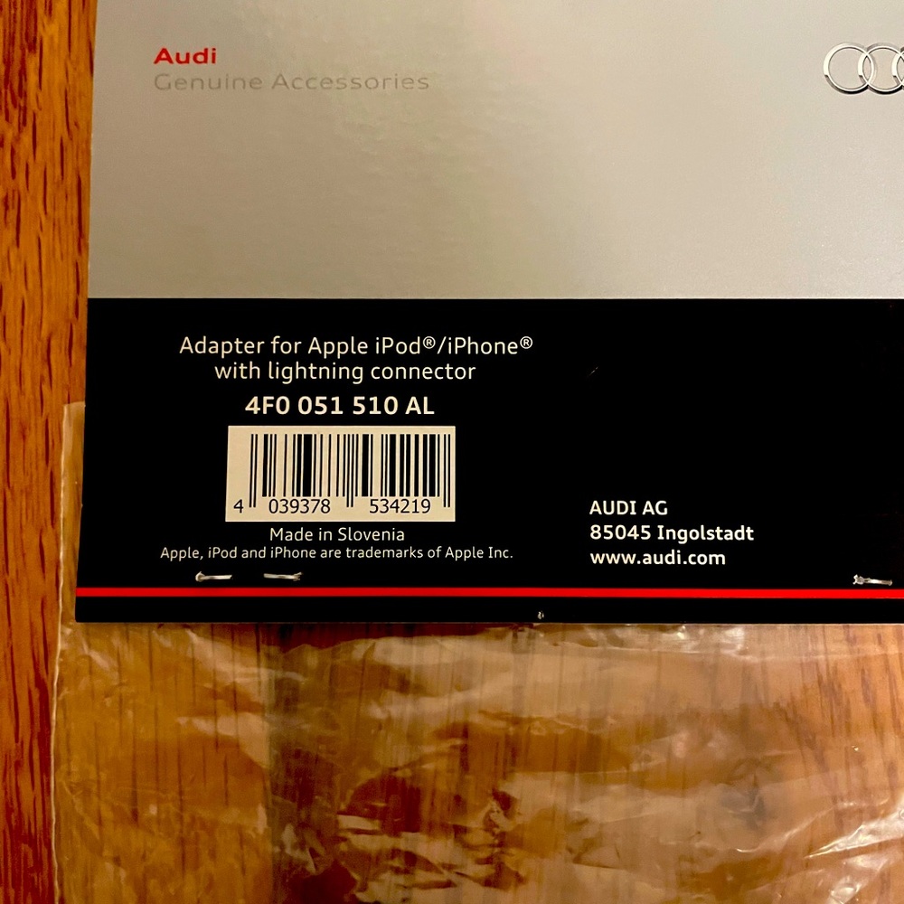 Audi Adapter for Apple IPod/ iPhone w/lightning connector New!